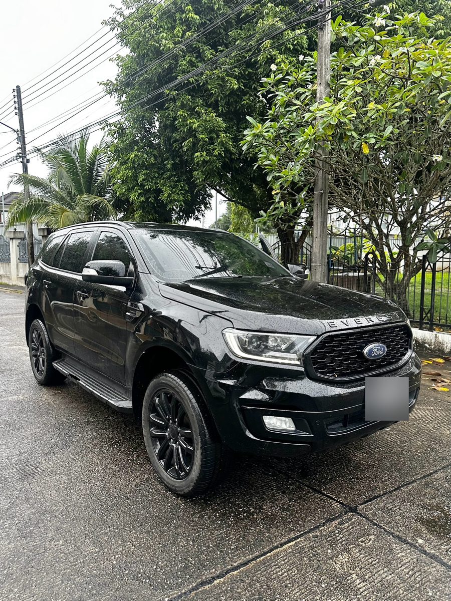 Ford Everest 2021 Sport, чёрный, вид спереди-сбоку
