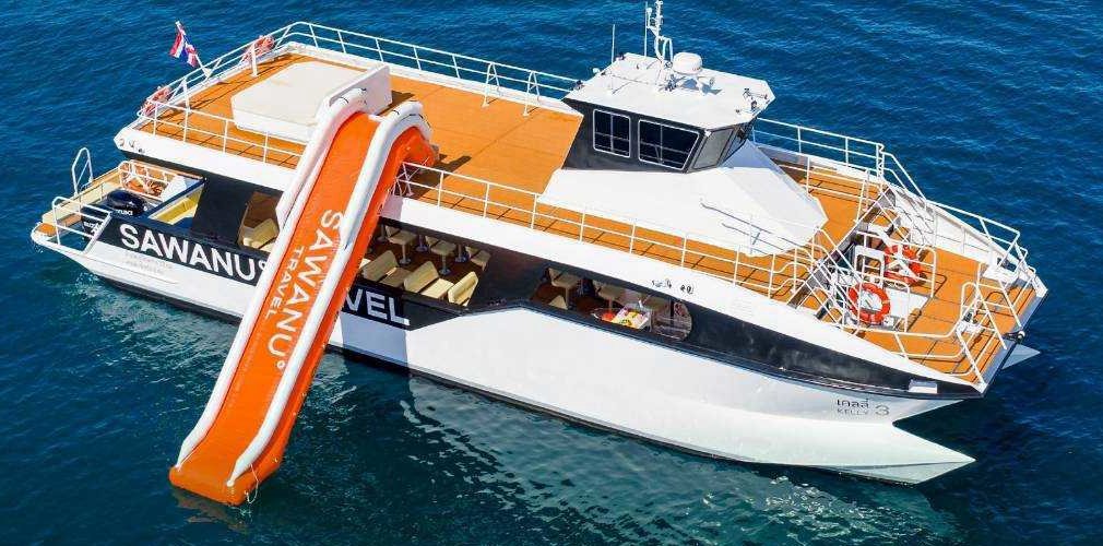 Kelly 3 power catamaran with water slider
