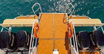 Kelly 3 stern with 4 engines