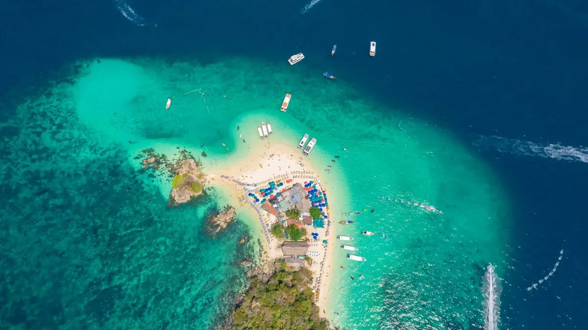 Turquoise shallows around Khai Island