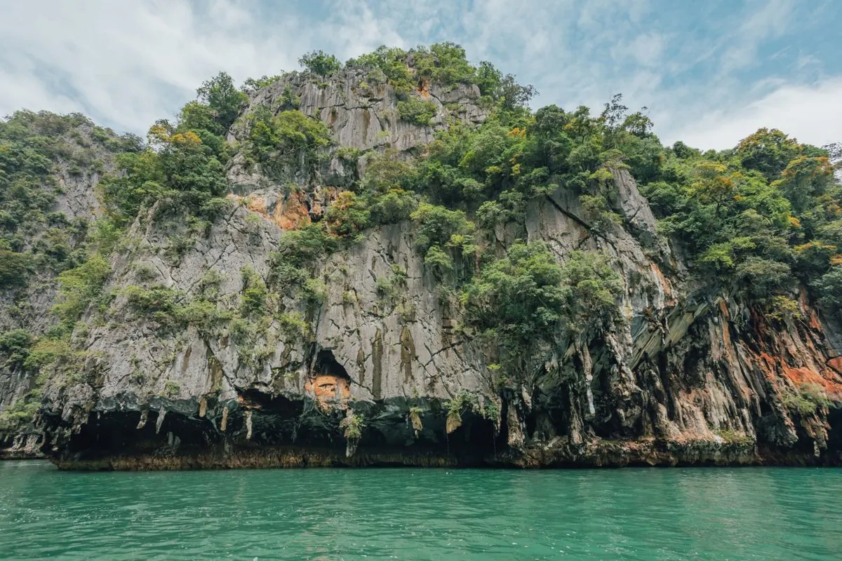 The great limestone wall of Panak Island