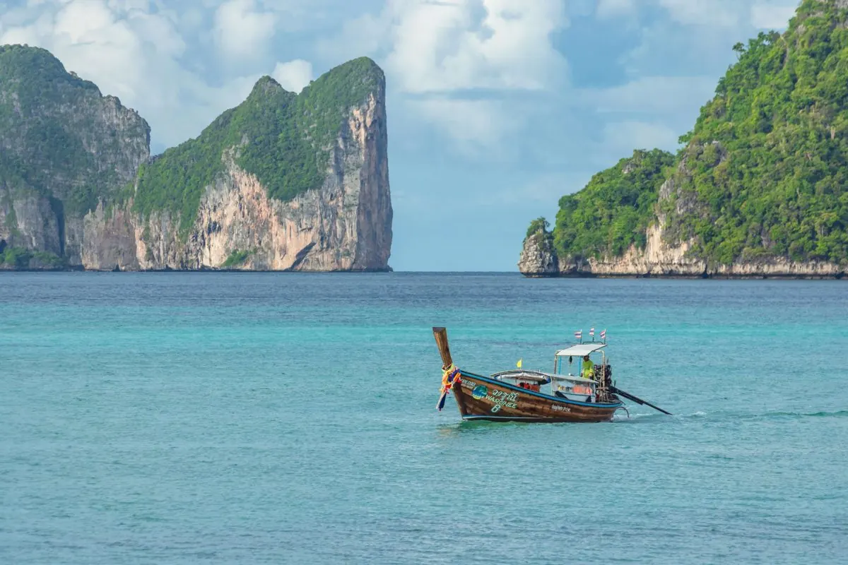 Long-tail boat in front of Phi Phi Leh