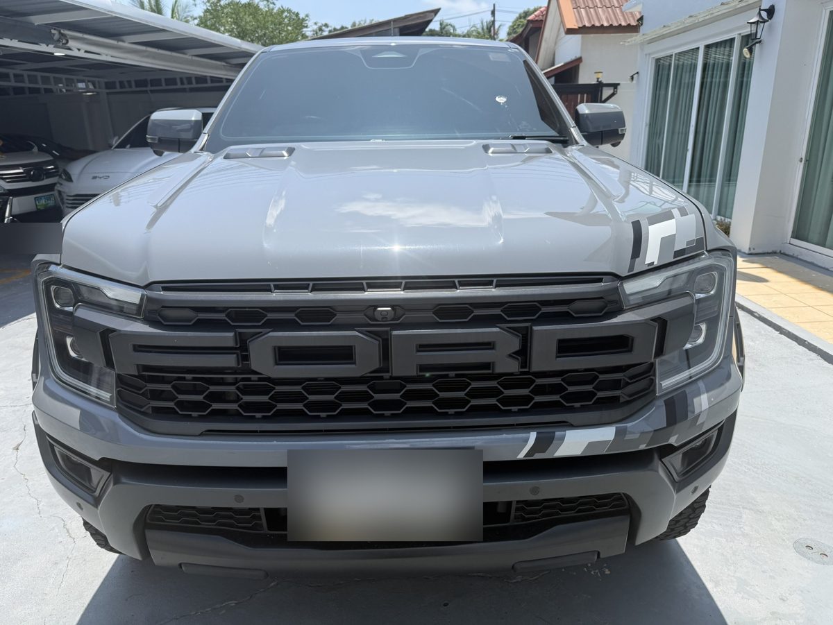 Ford Ranger Raptor, вид спереди с решёткой FORD