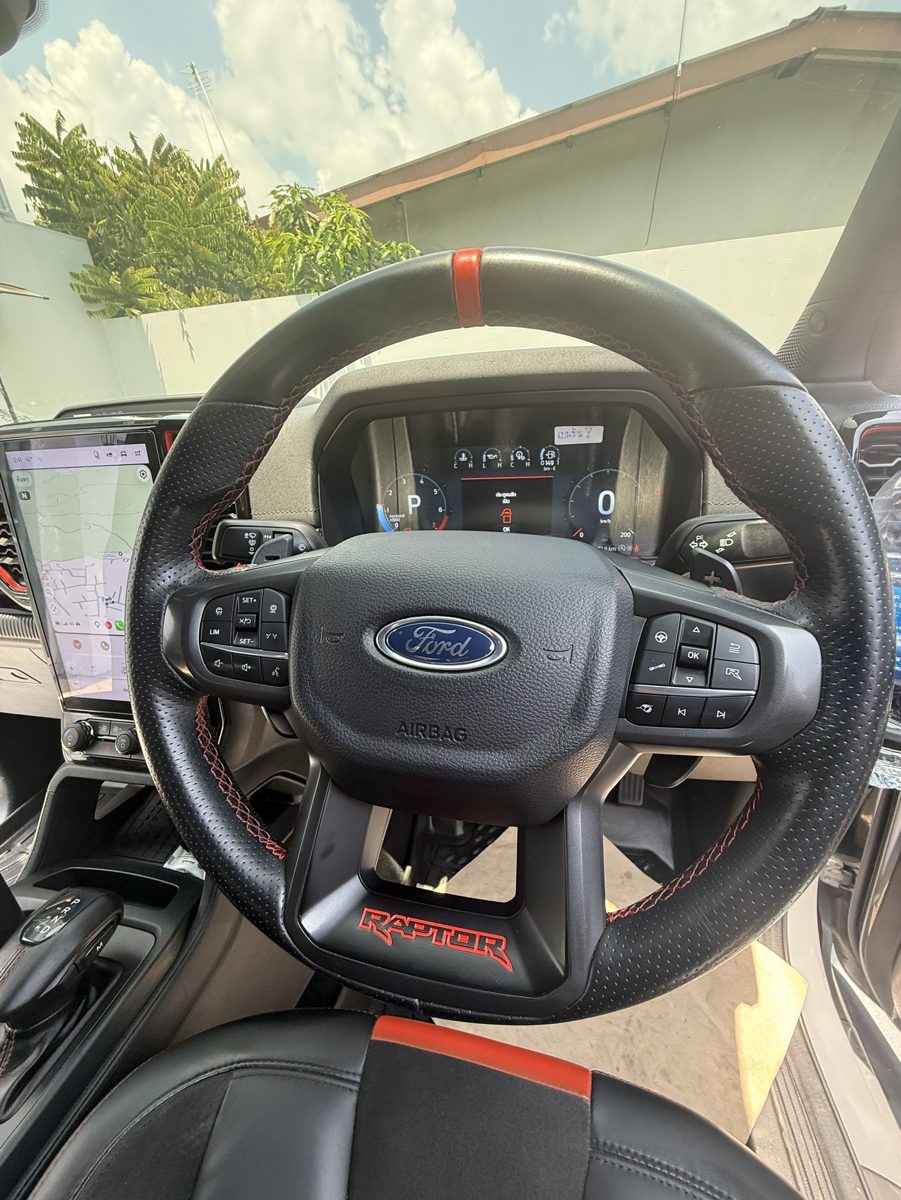 Ford Ranger Raptor, руль и цифровая панель приборов