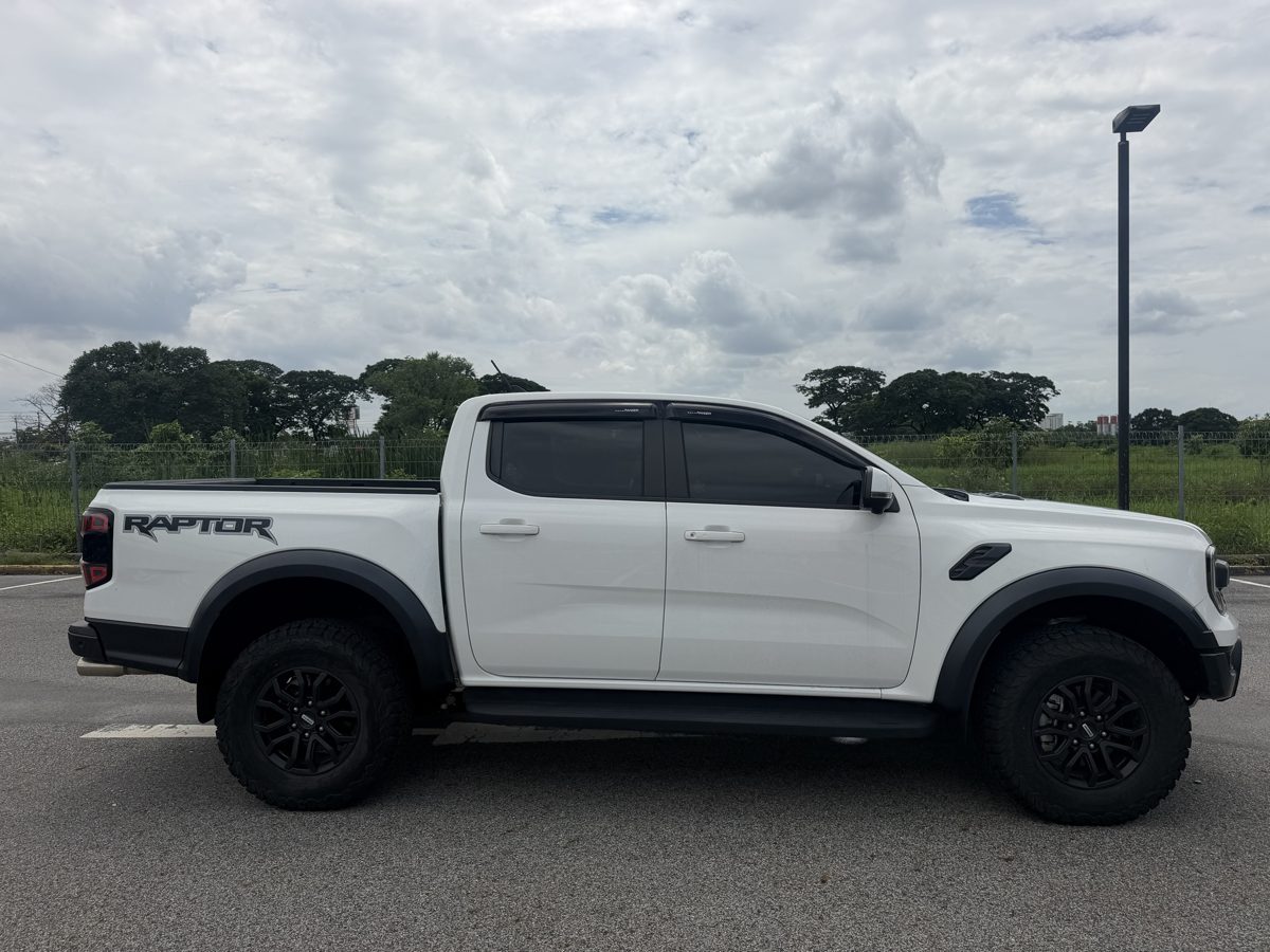 Ford Ranger Raptor 3.0 V6 на бензине, белый, вид справа
