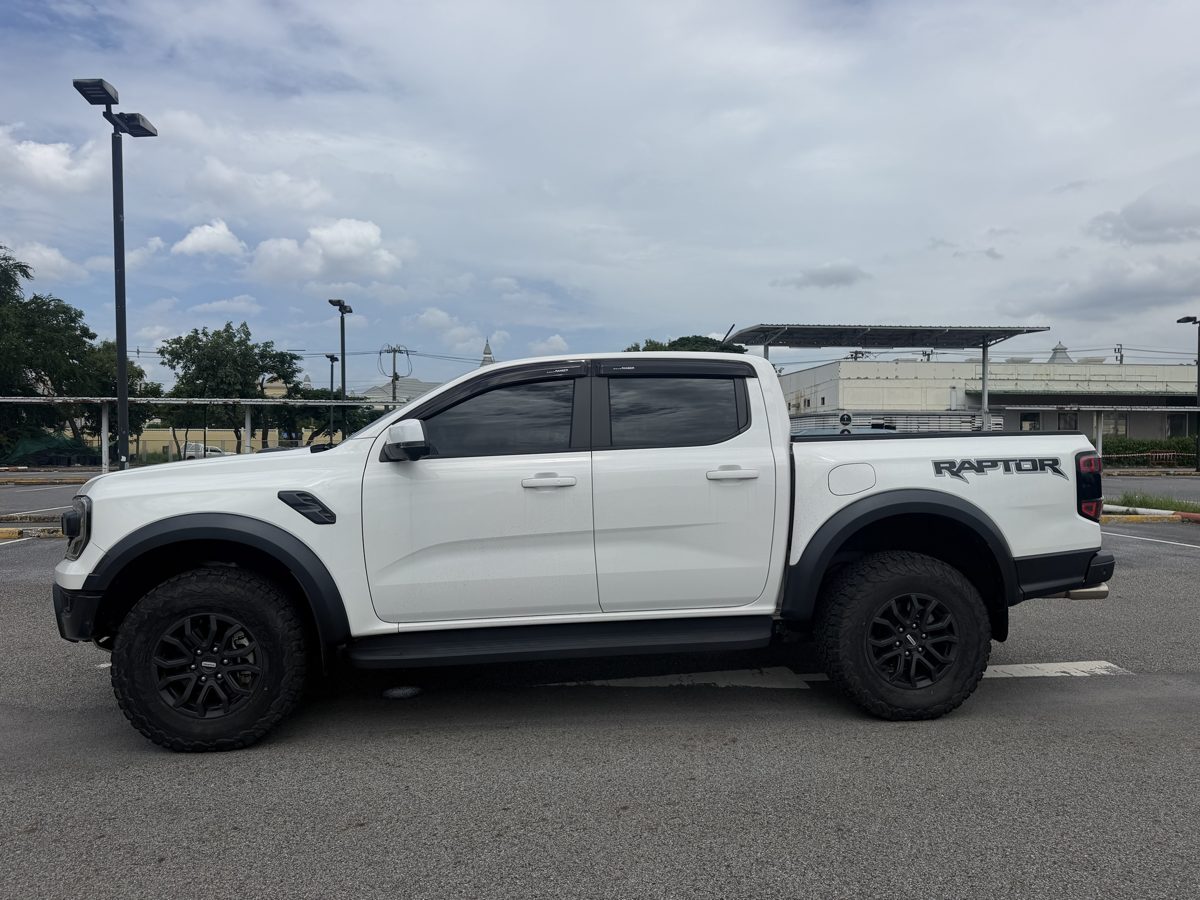 Ford Ranger Raptor белый, вид сбоку