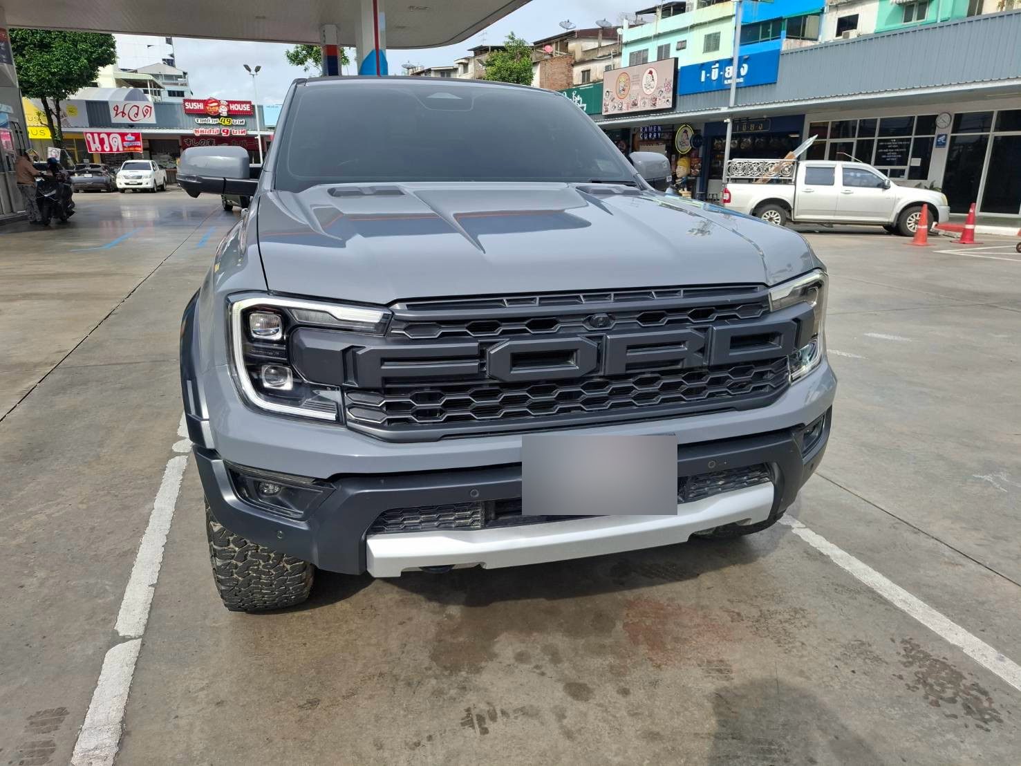 Ford Ranger Raptor серый, вид спереди