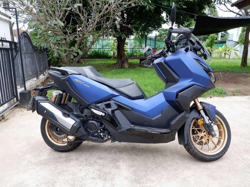 Honda ADV 350 в аренду в Чалонге, Пхукет