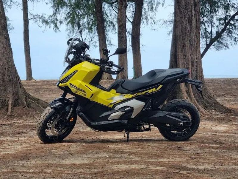 Honda X-ADV 750 в аренду в Чалонге, Пхукет