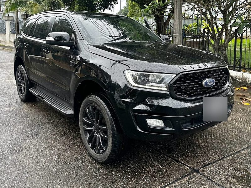Ford Everest 2021 Sport, чёрный, вид спереди-сбоку