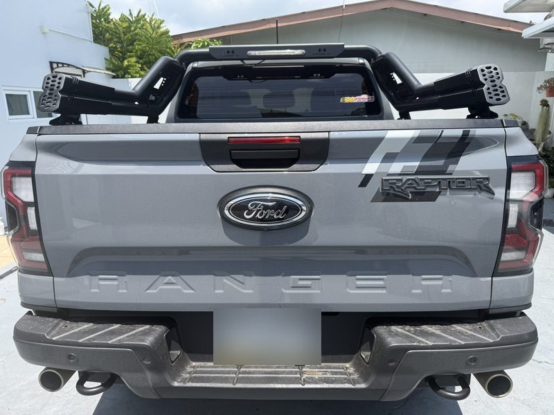 Ford Ranger Raptor 3.0 V6 #2, на бензине, вид сзади со спортивной дугой