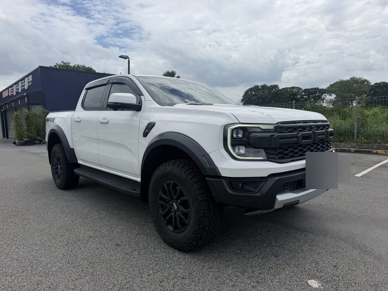 Ford Ranger Raptor белый, вид спереди-сбоку