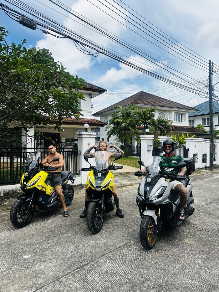 Группа клиентов на X-ADV 750 и ADV 350 — Island Rides Phuket
