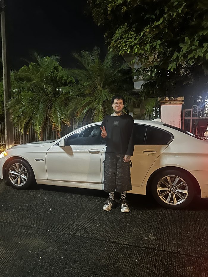 Клиент с арендованным автомобилем — Island Rides Phuket