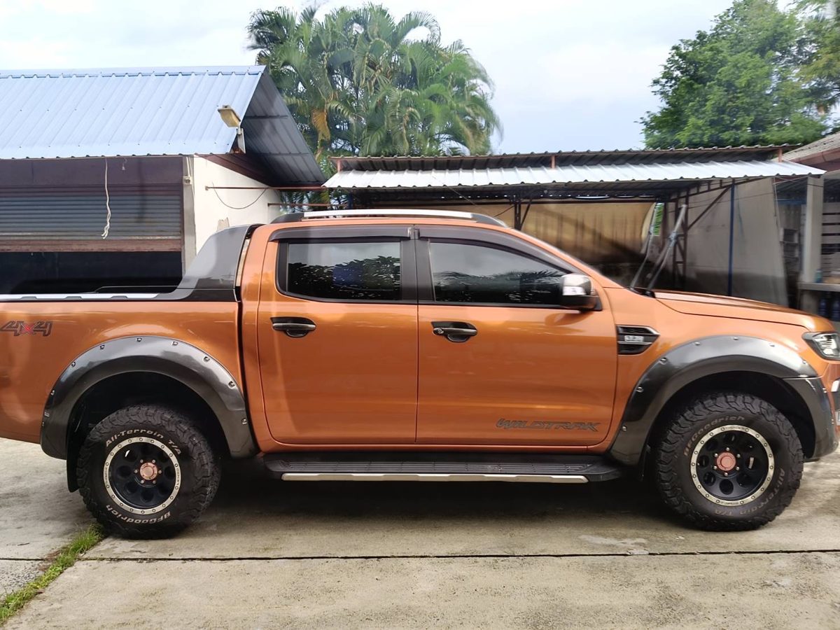 Ford Ranger Wildtrak 4x4, вид сбоку, Saber Orange