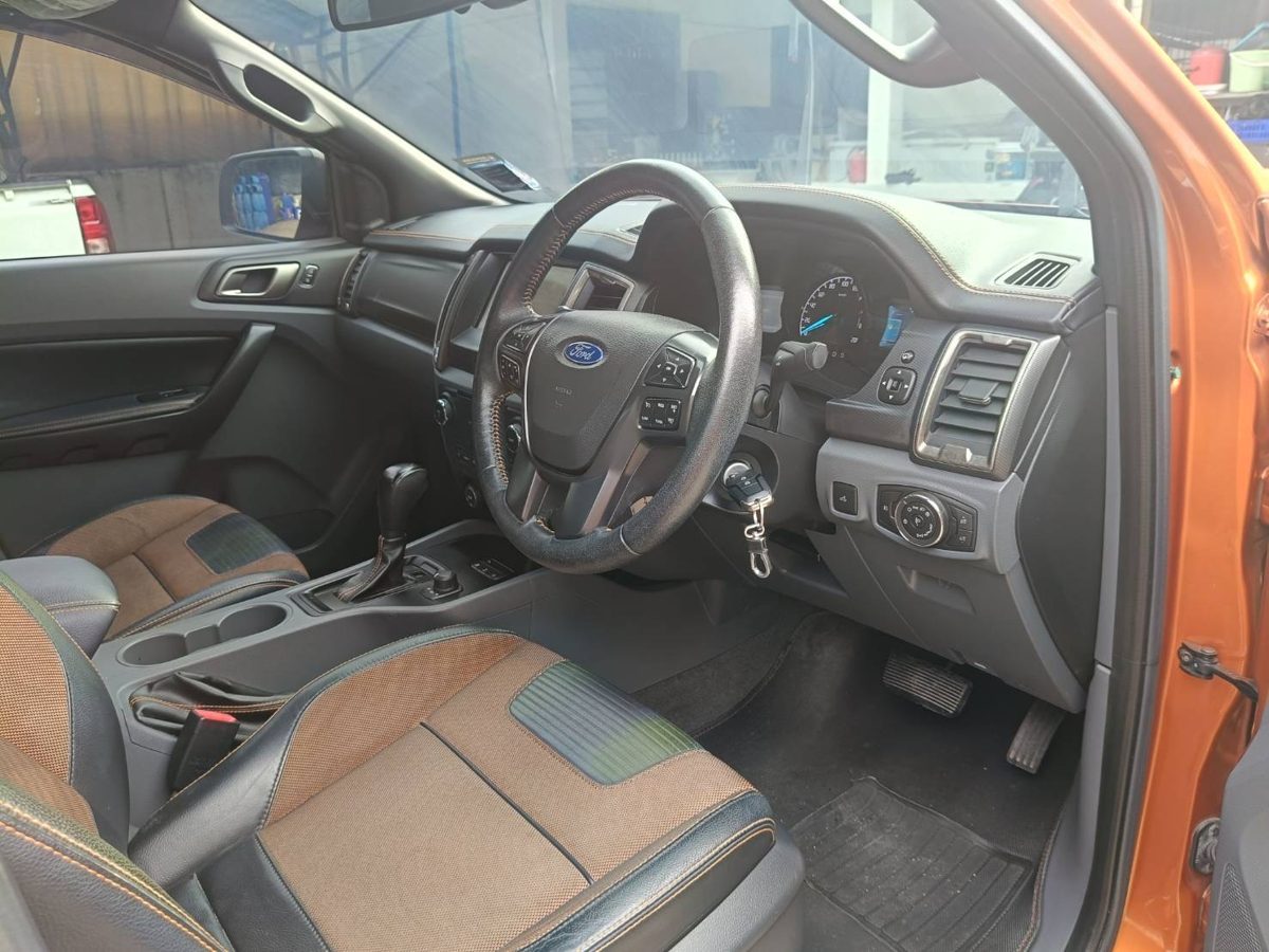 Ford Ranger Wildtrak, панель приборов и автоматическая коробка