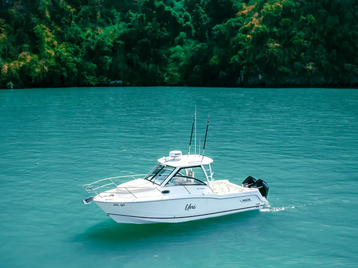 Рыболовная лодка UNI (Boston Whaler)